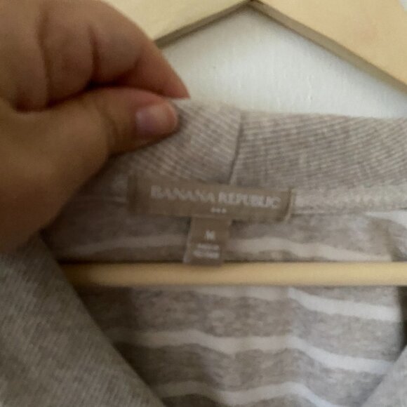 Banana Republic Pullover Sweater Womens Medium Cream Striped V-neck Minimalist - Picture 4 of 7